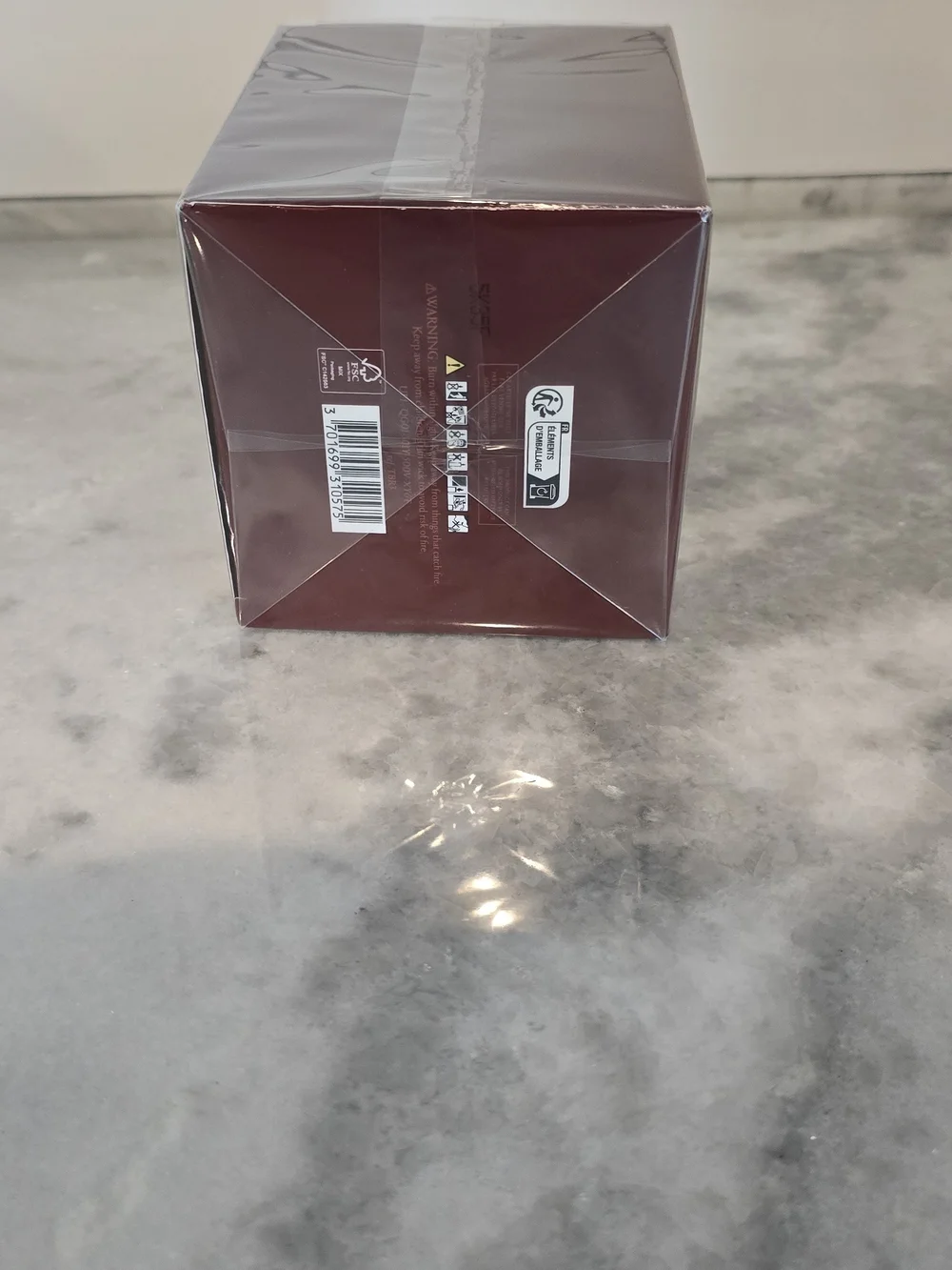 Diptyque Tubereuse Scented Candle - Deep Red Glass - Picture 4 of 4